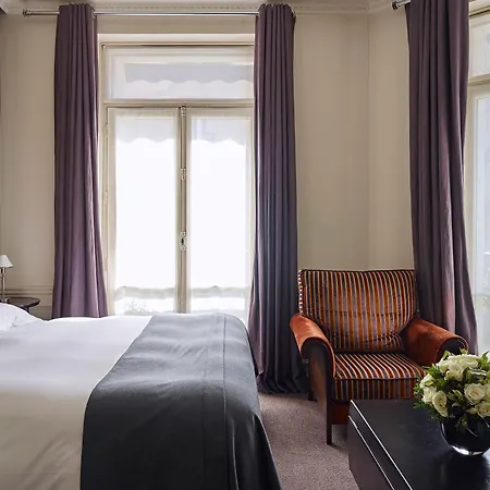 Hotel La Tremoille Parigi