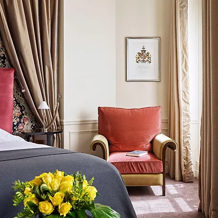 Hotel La Tremoille Parigi
