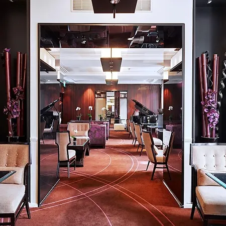 Hotel La Tremoille Parigi