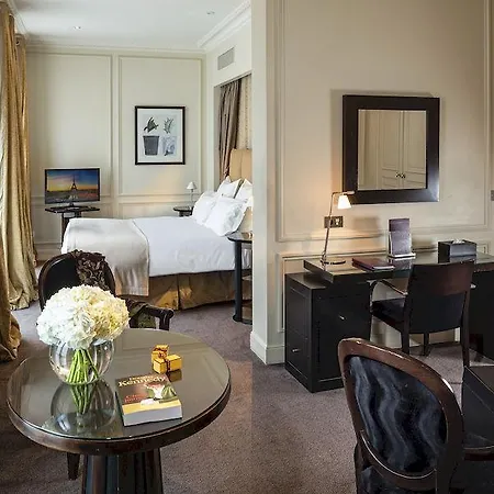 Hotel La Tremoille Parigi