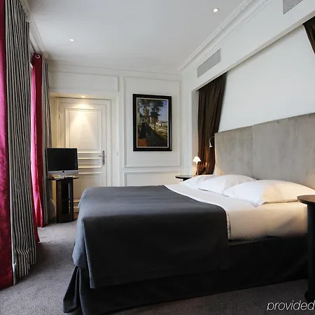 Hotel La Tremoille Parigi