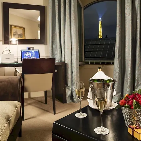 Hotel La Tremoille Parigi