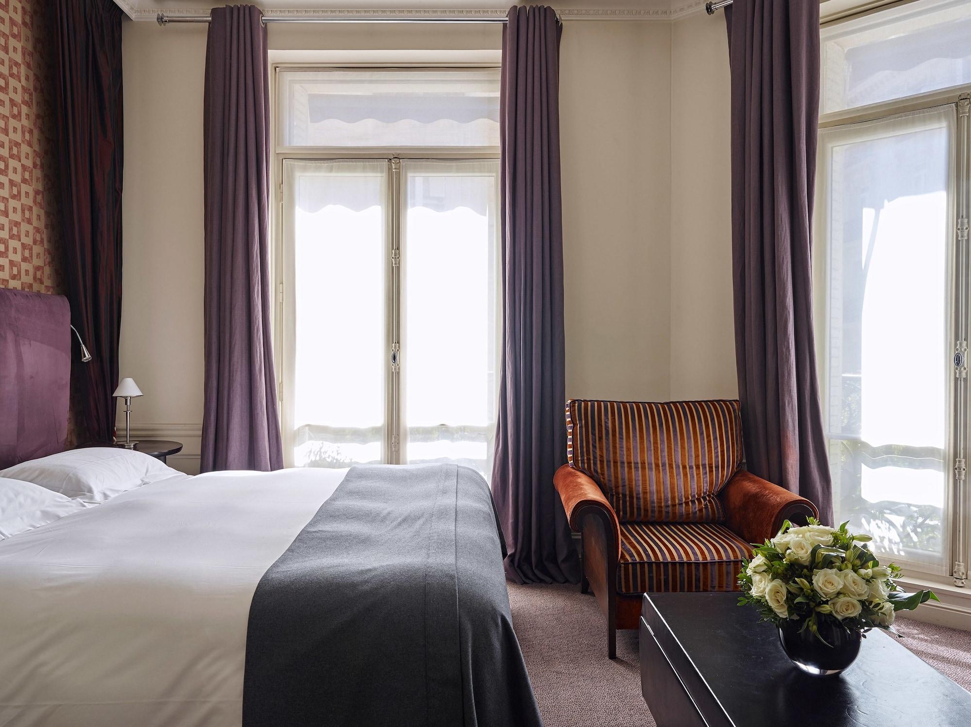 Hotel La Tremoille Parigi