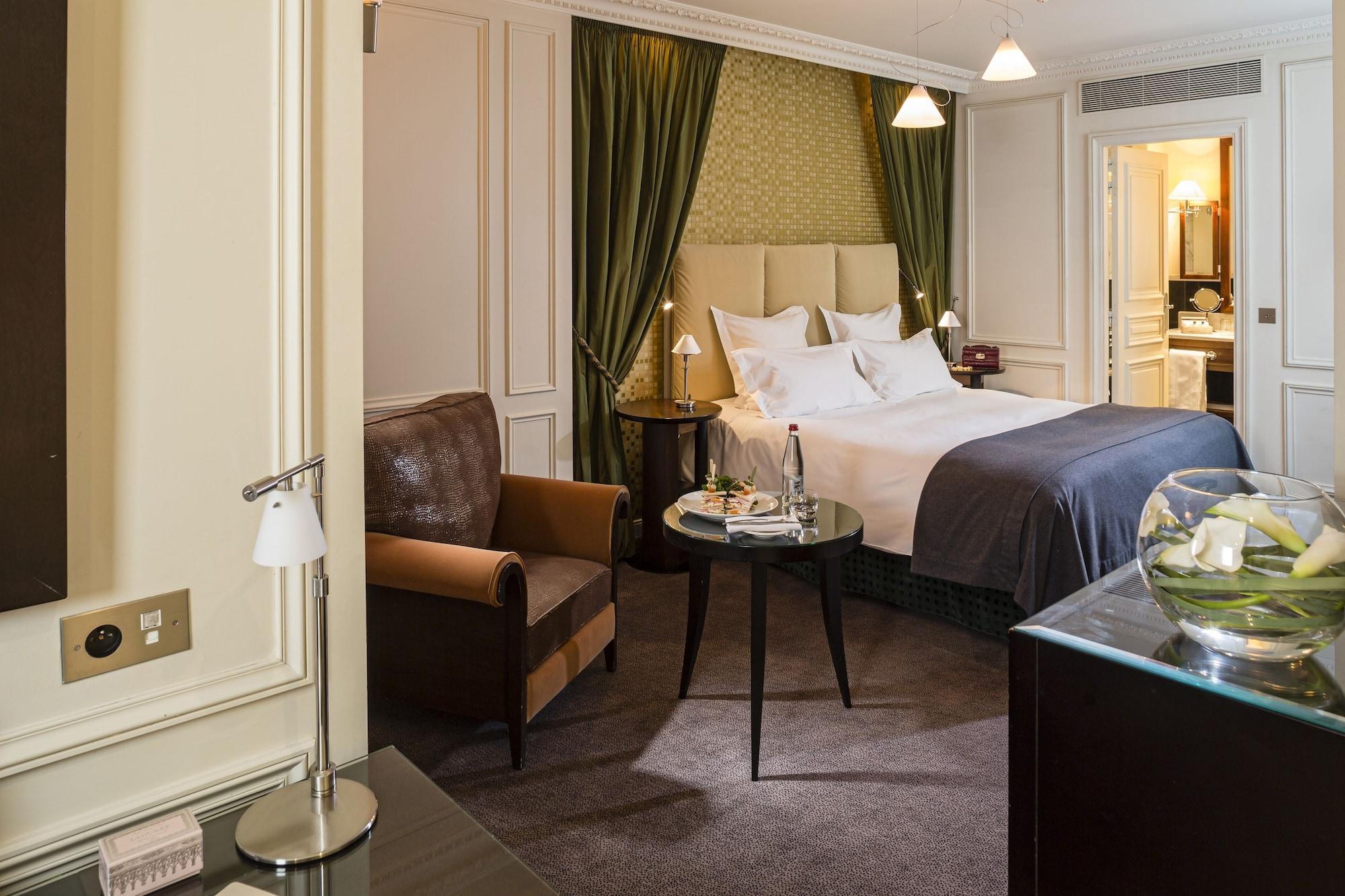 Hotel La Tremoille Parigi