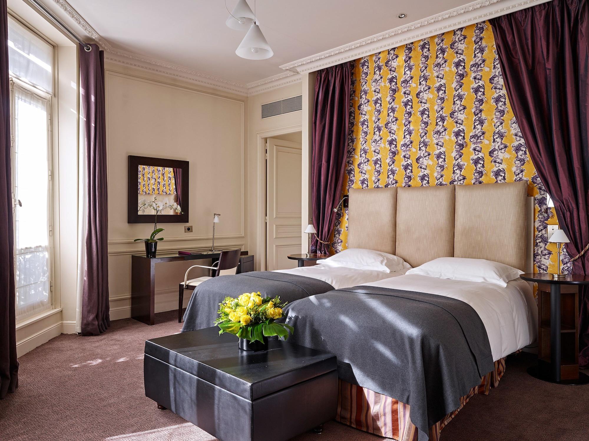 Hotel La Tremoille Parigi
