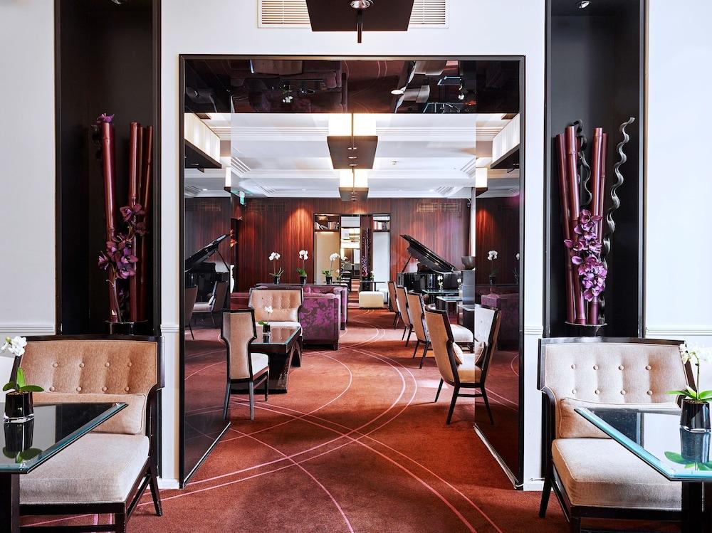Hotel La Tremoille Parigi