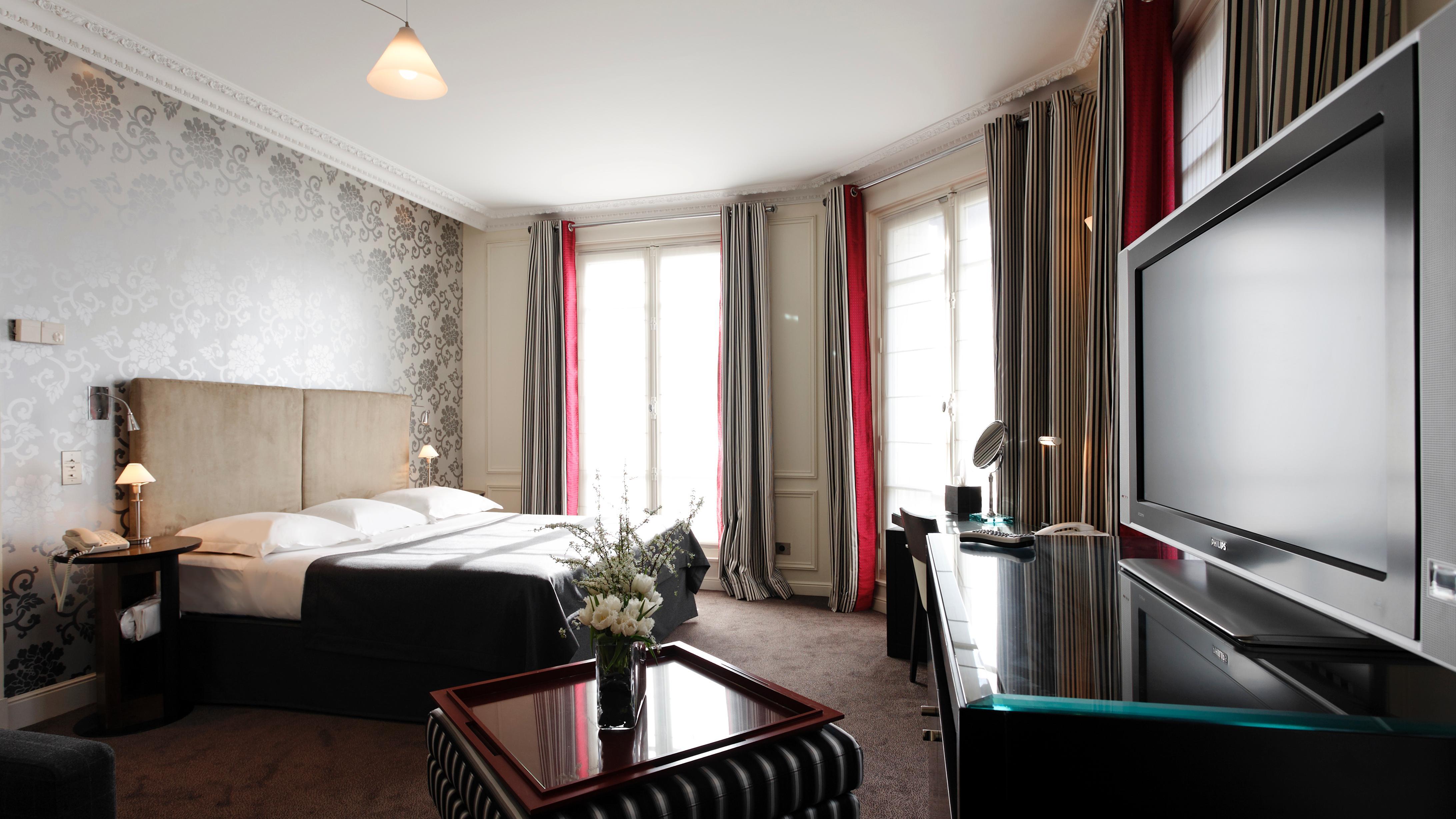Hotel La Tremoille Parigi