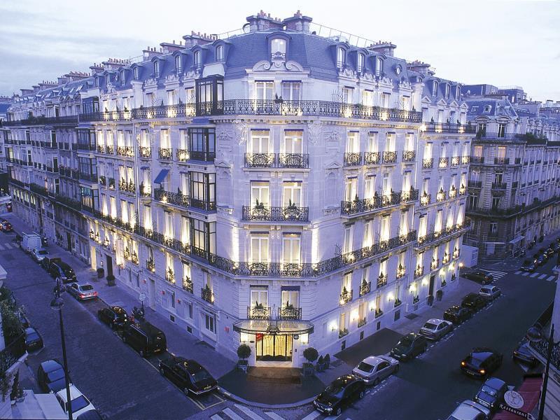 Hotel La Tremoille Parigi