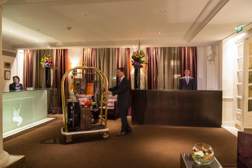 Hotel La Tremoille Parigi
